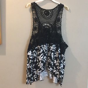 Denim 24/7 size L black & white vest. Crochet {169}